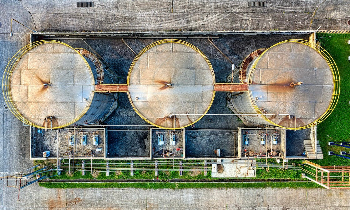 Which countries are the largest producers and exporters of olive oil?